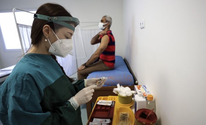 TTB'den aşı olma çağrısı: Sağlık çalışanı ölümleri etkili doz aşı ile durdu