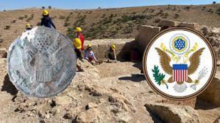 Diyarbakır'daki Zerzevan Kalesi kazısında 300 yıllık ABD rozeti bulundu