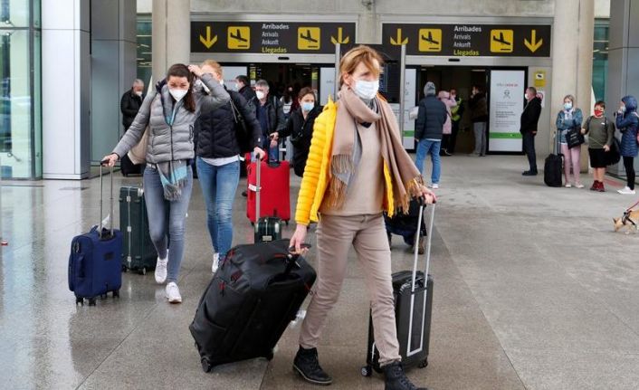 Bloomberg: Avrupa'ya seyahatlerde aşılar için 'dokuz aylık geçerlilik süresi' gündemde