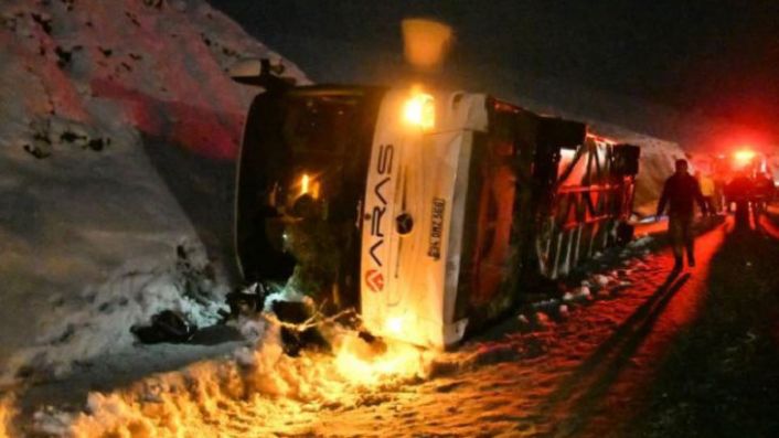 Kars'ta otobüs kazası: En az 6 kişi hayatını kaybetti