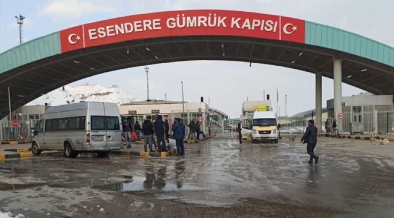 Omicron önlemi: İran, Türkiye'yle karayolu seyahatini süresiz durdurdu