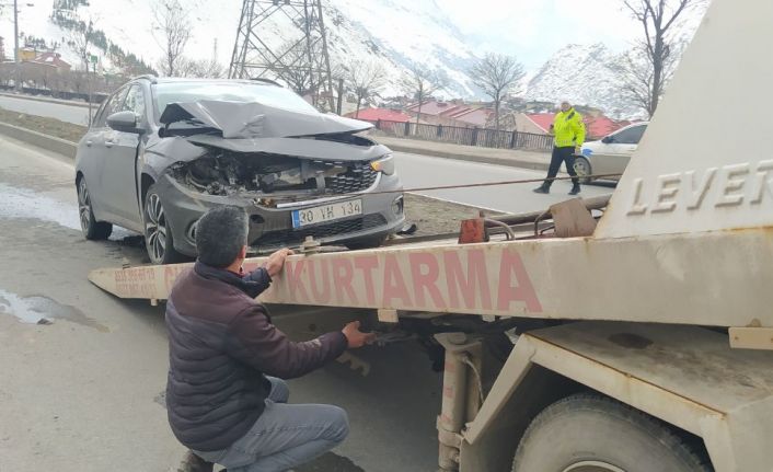 HDP Hakkari Milletvekili Sait Dede trafik kazası geçirdi