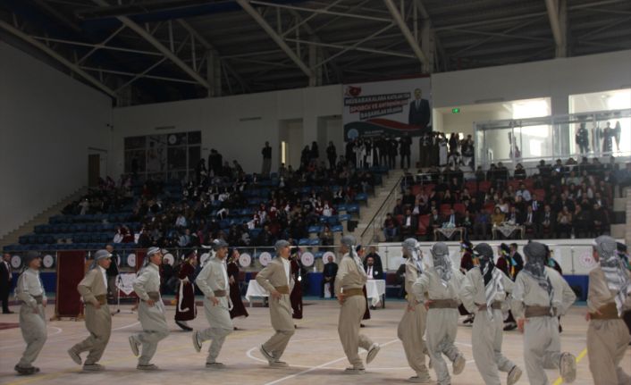 Hakkari'de Kulüpler arası halk oyunları yarışması düzenlendi