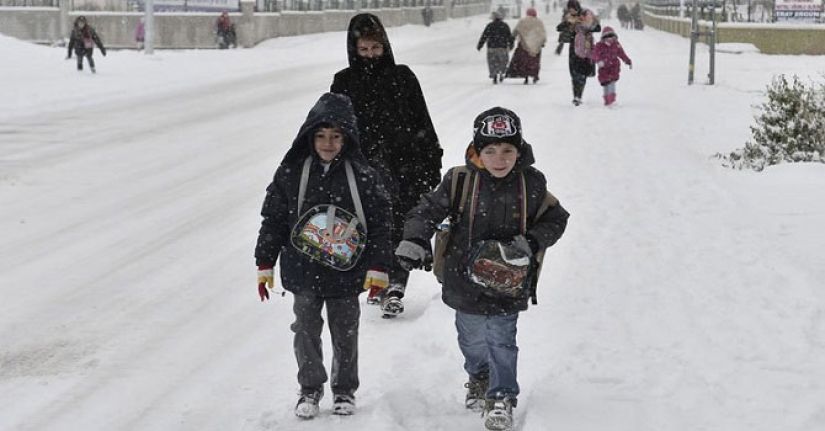 Hakkari merkez ve Yüksekova'da eğitime kar engeli