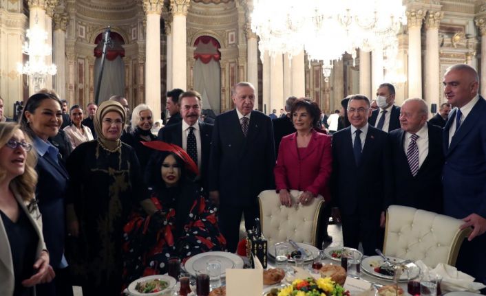 Cumhurbaşkanı Erdoğan sanatçılar ile iftar programında bir araya geldi