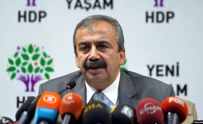 Sırrı Süreyya Önder: Birbirimizi az hırpalayıp, çok omuz vermenin yollarına bakalım