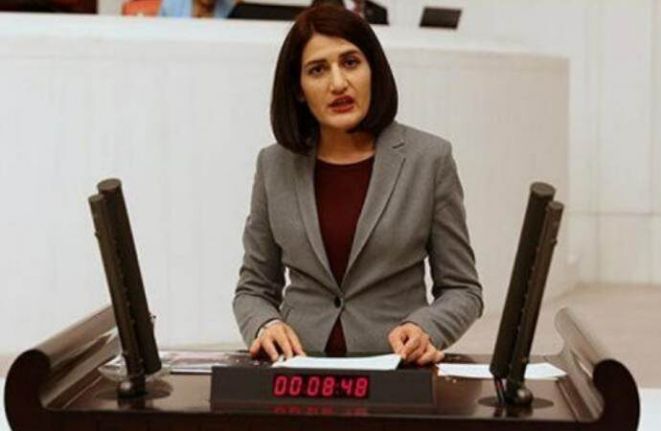 HDP'li Semra Güzel gözaltına alındı