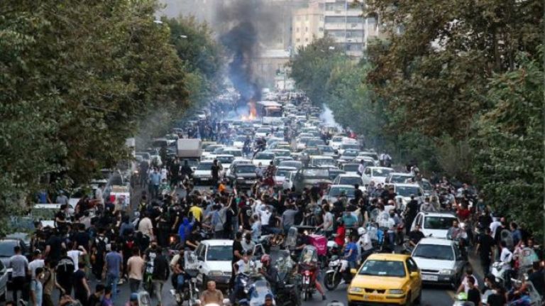 İran'da yeni protesto dalgası | Bir gecede en az 7 kişi öldürüldü