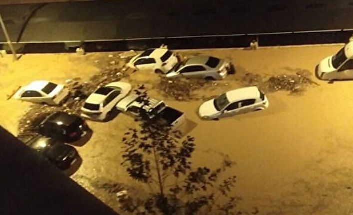 Antalya'nın Kumluca ilçesinde sel: Evleri su bastı, okullar tatil edildi