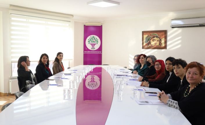 Başörtüsü teklifine 'Hayır' diyen EŞİK, HDP Eş Genel Başkanı Buldan'la görüştü