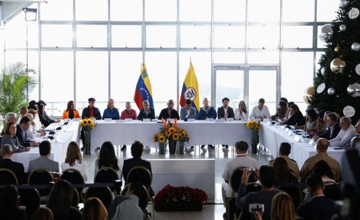 Kolombiya'da tarihi anlaşma: Beş silahlı örgüt ile altı aylık ateşkes