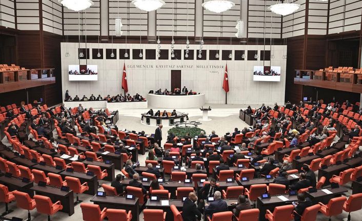 Sözleşmeli personele kadro teklifi Meclis'ten geçti