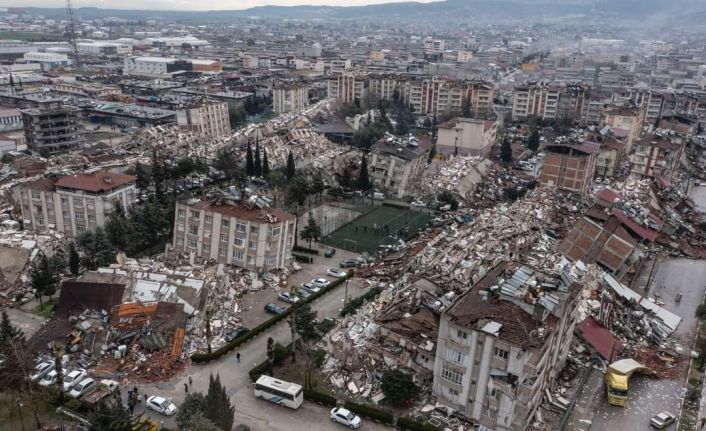 AFAD, depremin büyüklüğünü 7.7 olarak güncelledi