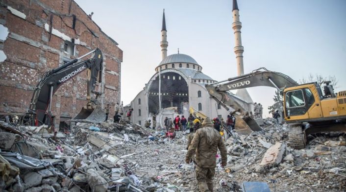 Antep'te yıkılan 25 binaya ilişkin 5 şüpheli tutuklandı