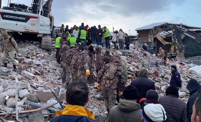 Depremde yaşamını yitirenlerin sayısı, 4 bin 544'e yükseldi