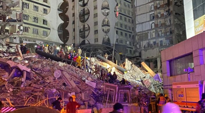 Kahramanmaraş merkezli iki büyük deprem: Can kaybı 2 bin 300'ü aştı!