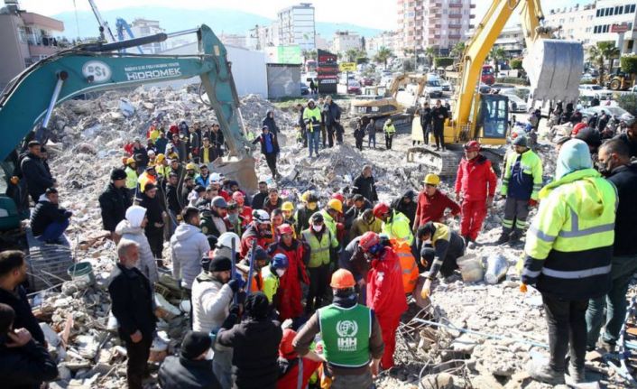 Maraş merkezli depremlerde ölü sayısı 17 bin 674'e yükseldi