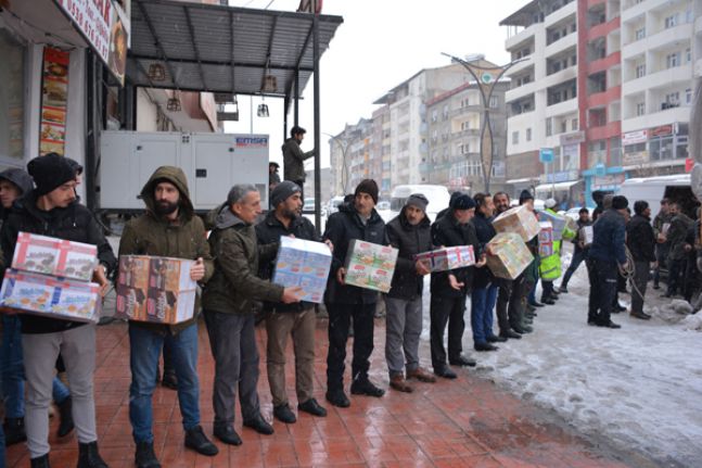 Şemdinliler depremzedeler için tek yürek oldular