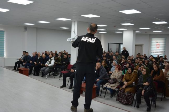 Şemdinli Belediyesi AFAD işbirliği ile Afetlerde Farkındalık Eğitimi Verildi