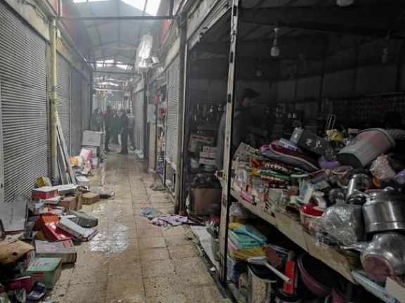 Van'da, halk pazarında çıkan yangın, 2,5 saatte söndürüldü