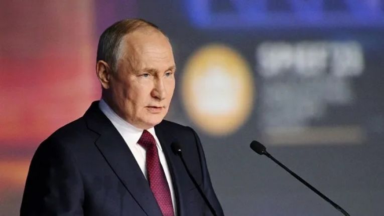Putin'den 'sıkıyönetim' kararı: İhlal edenlere 30 güne kadar gözaltı