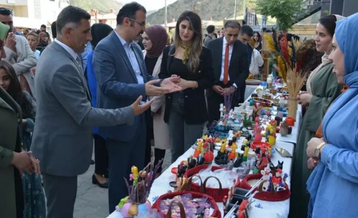 Şemdinli'de "Hayat Boyu Öğrenme Haftası" dolayısıyla sergi açıldı