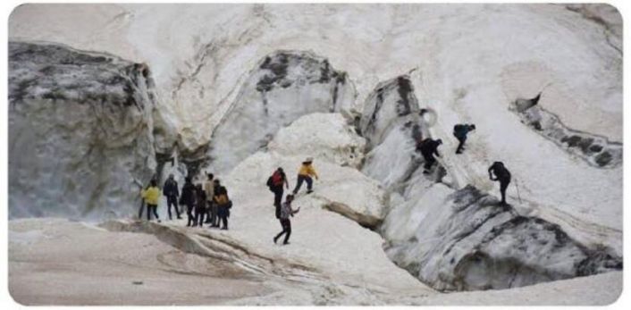 Cilo-Sat Dağları'nda kırılan buzulların arasına düşen 2 kişi kurtarıldı, 2 kişi aranıyor