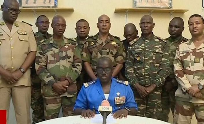 Nijer'de darbe: Cumhurbaşkanı Bazoum gözaltında