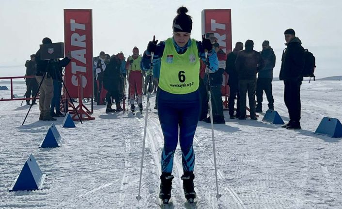 Yüksekova'da yapılan Türkiye Kayaklı Koşu Eleme Yarışması sona erdi