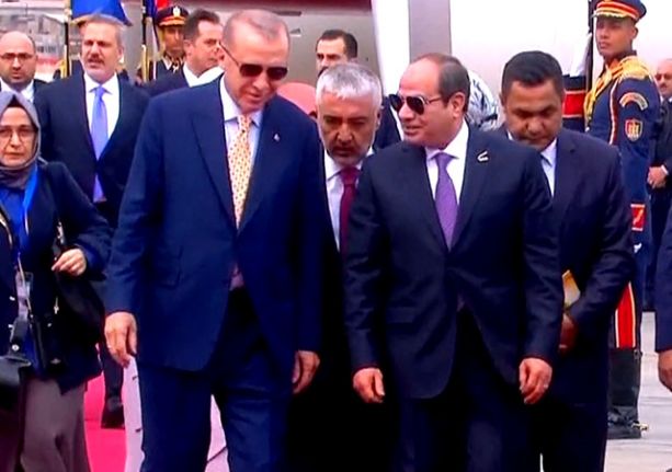 Cumhurbaşkanı Erdoğan, 12 yılın ardından Mısır'da Sisi ile bir arada