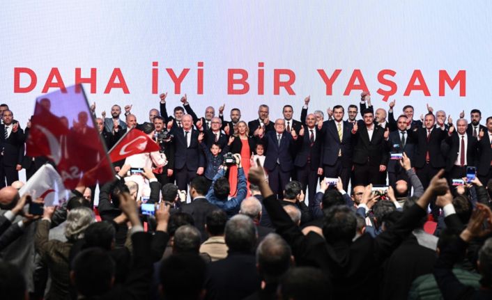 Karamollaoğlu: İstanbul'u sarsacak yeni bir anlayışı hakim kılacağız