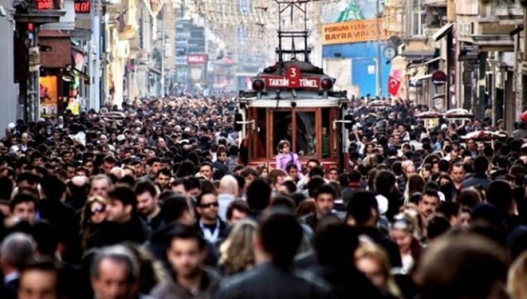 Türkiye'nin yeni nüfusu belli oldu: 85 milyon 372 bin 377 kişi