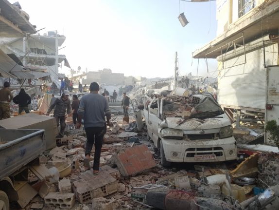 Suriye'de pazar yeri bombalandı