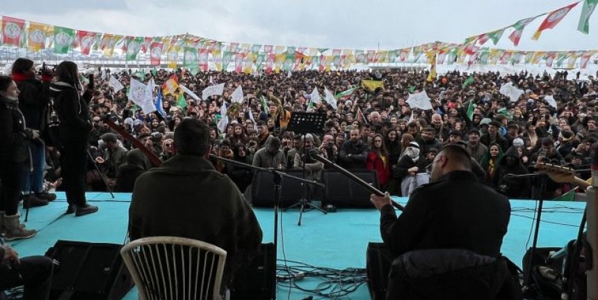 Yüksekova'da renkli Newroz kutlaması