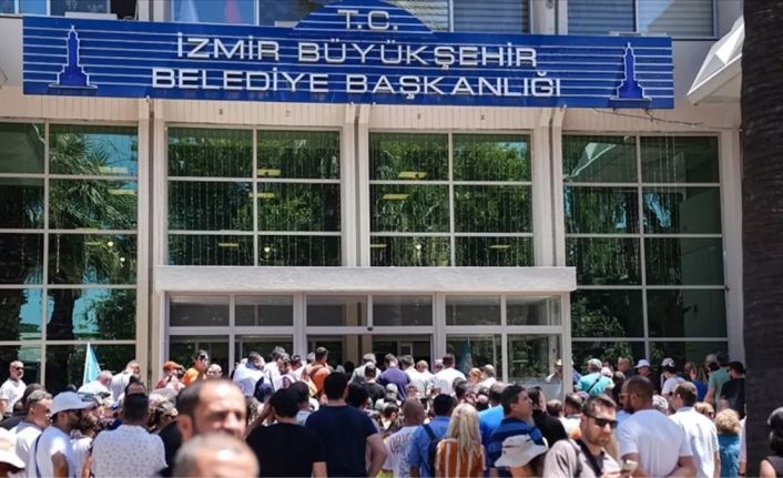 İzmir Büyükşehir Belediyesi'ne operasyon: Tunç Soyer dahil 119 kişi adliyeye sevk edildi