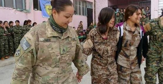 ABD askeri YPG'lilerle halayda