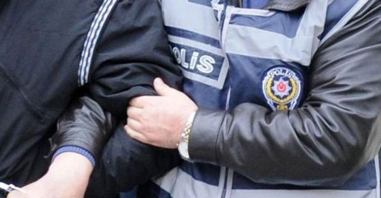 Adana'da 3 tutuklama, 2 kişiye ev hapsi