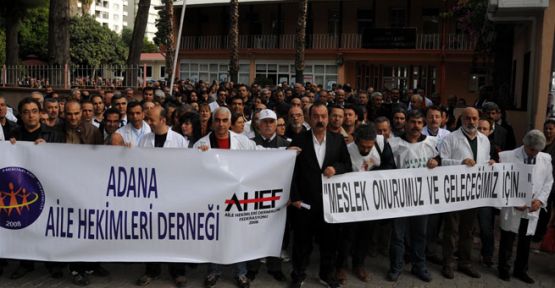 Adana'da Aile hekimleri iş bıraktı