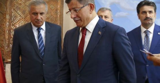 Ahmet Davutoğlu parti başvurusunu yaptı