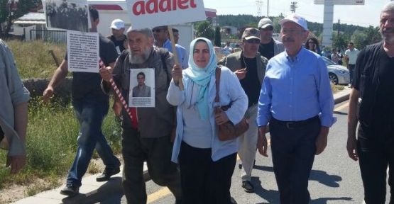 AK Parti kurucusu da yürüyüşe katıldı 