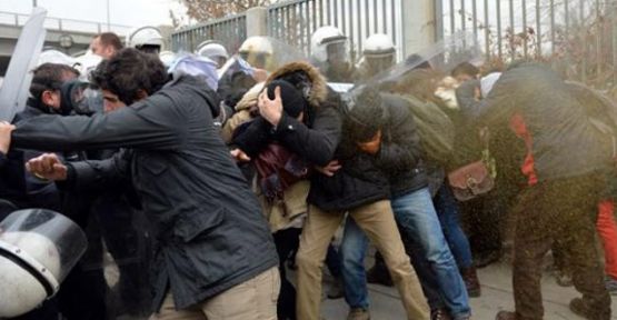 Ak Saray önünde öğrencilere gazlı yumruklu saldırı