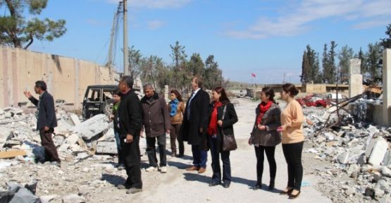 Akdeniz belediyesi heyeti Kobani'ye geçti