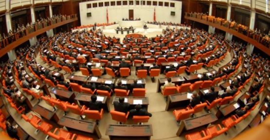 AKP, anayasa değişikliği için ilk engeli atlattı