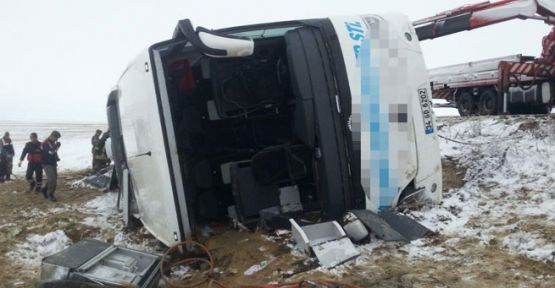 Aksaray'da yolcu otobüsü devrildi!.. 1 ölü, 27 yaralı!