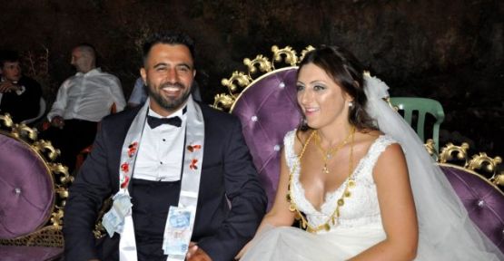 Amerikalı Zabrian ile Çukurcalı Ramazan dünyaevine girdi