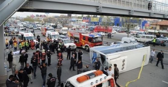 Ankara'da feci kaza: 2 Ölü, 30 Yaralı