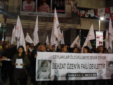 Ankara'da Özen için meşaleli yürüyüş