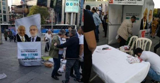 Ankara'da Saadet Partisi'nin standına saldırı