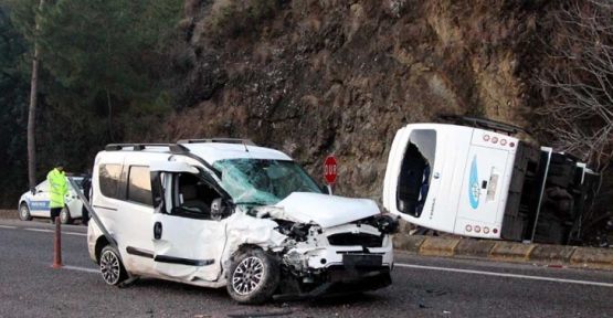 Antalya'da otel servisi kaza yaptı: 16 yaralı