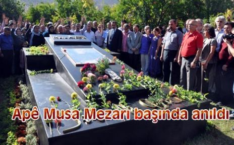 Kürt Bilgesi Musa Anter mezarı başında anıldı